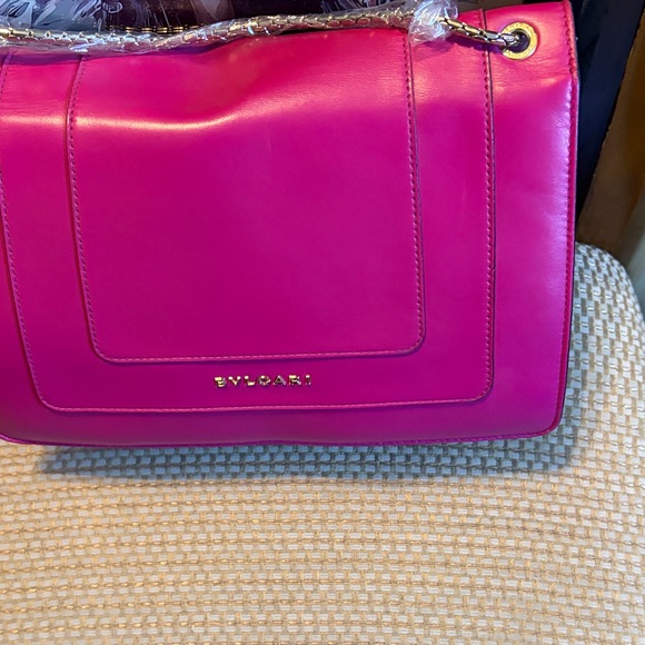 Bulgari Fuchsia Leather Shoulder Bag with Serpenti Head clasp - Picture 5 of 10